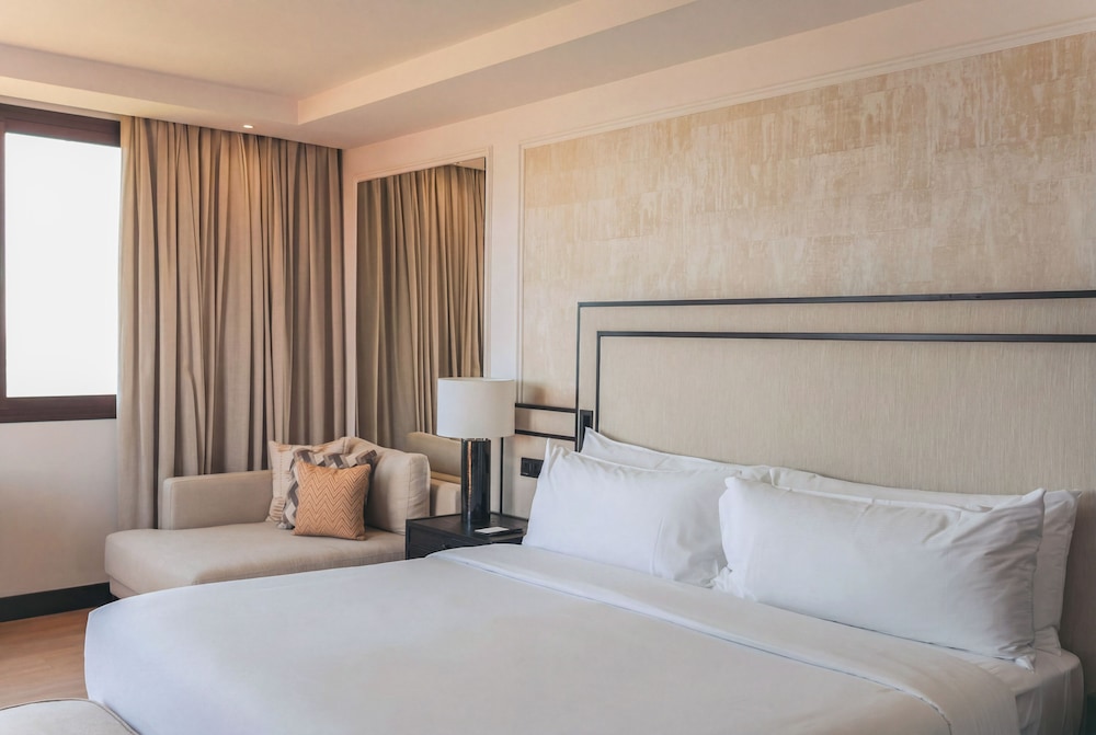 Sea, Suite, King and Twin Beds