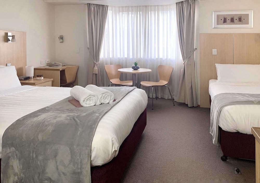 AIRPORT ASCOT MOTEL 31/64