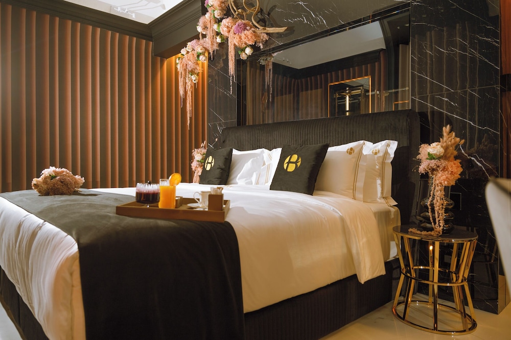 Bra Hotel 11/47