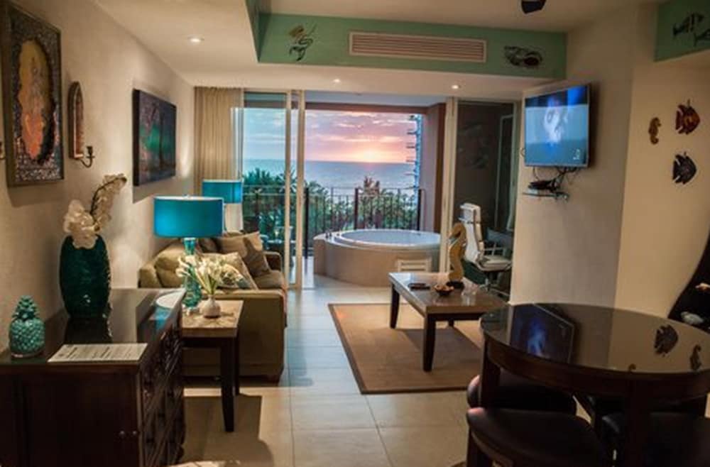 Grand Venetian Condominium 33/50