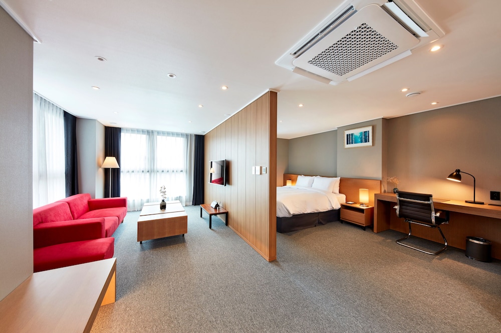Ramada by Wyndham Gumi 33/50
