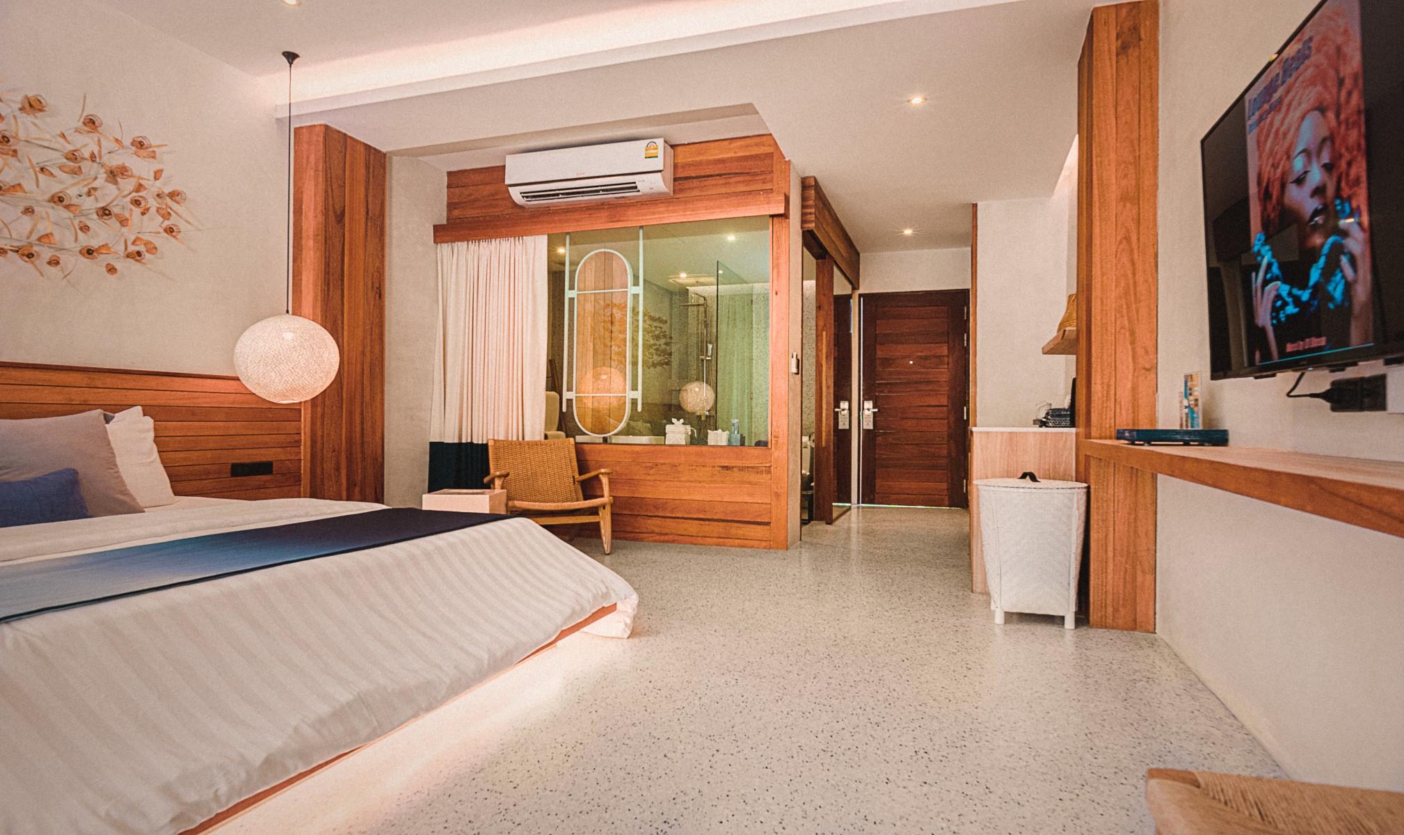 Room, King Bed, Pool Access