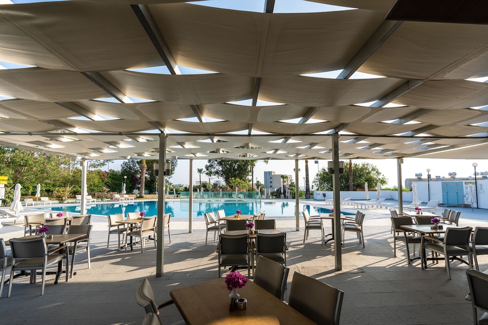 Adelais Bay Hotel 27/50