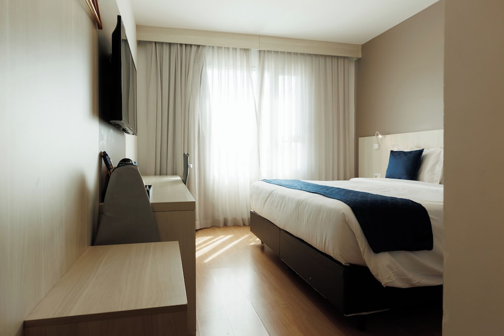 DELUXE, DOUBLE BED