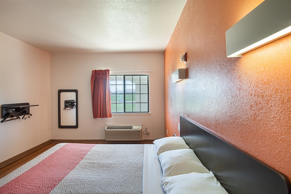 Motel6 Bedford, TX - Fort Worth 19/38