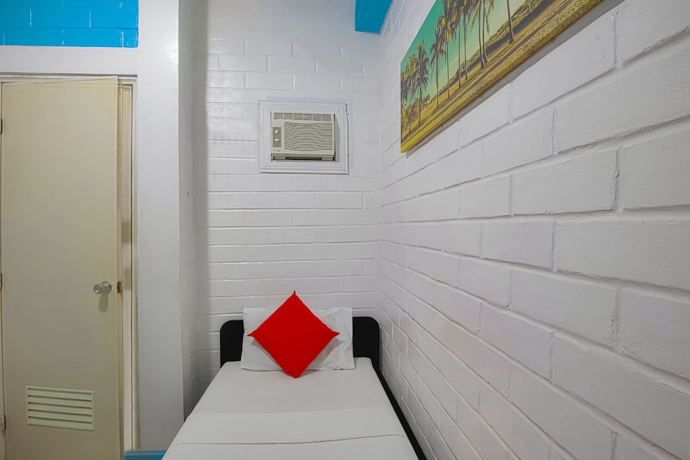 La Maria Pension & Tourist Inn Hotel 32/51