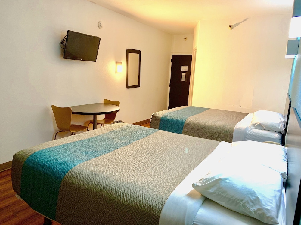 Motel6 Lewisville, TX - Medical City 29/64