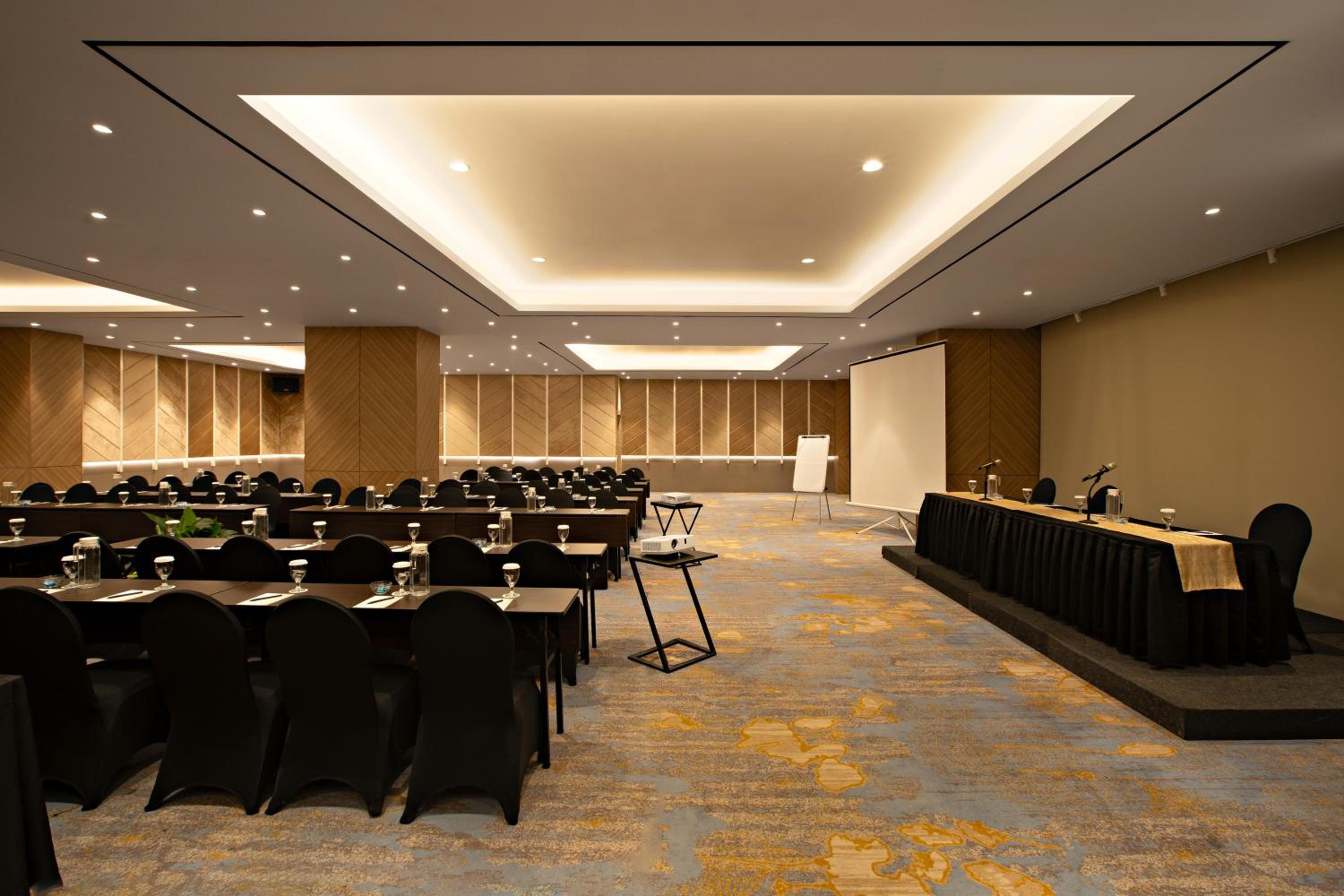 Grand Orchardz Hotel Kemayoran 45/50