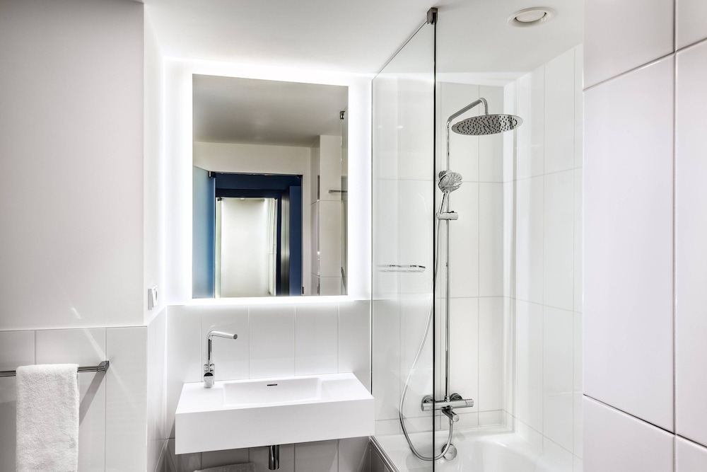 Courtyard By Marriott Prague Airport 14/59