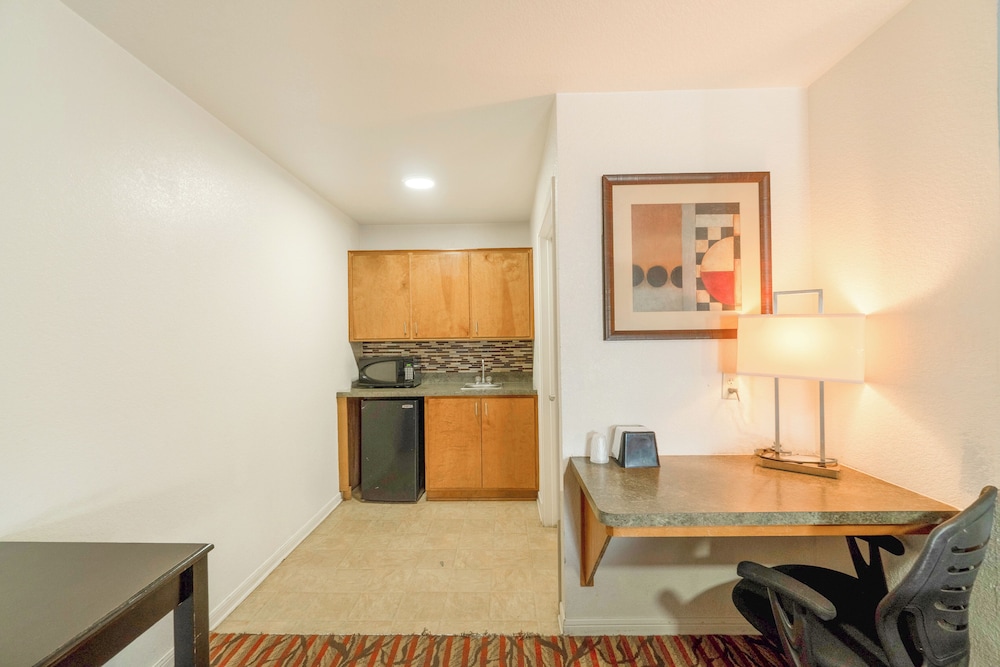 High Five Inn 34/50