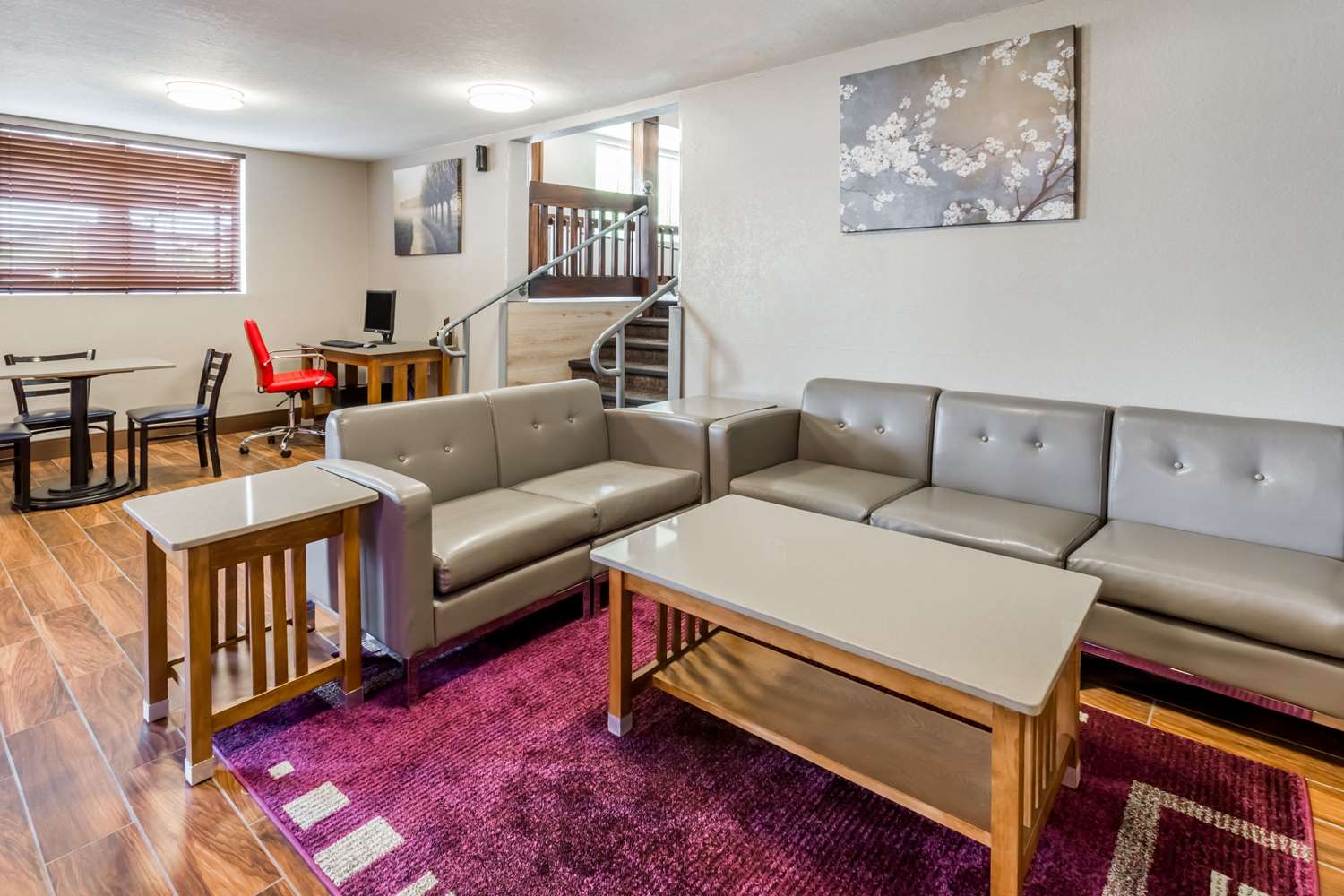 Super 8 By Wyndham Iowa City/Coralville 1/6