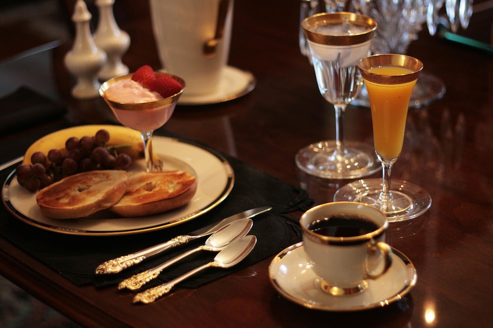 Moore House Bed And Breakfast 10/30
