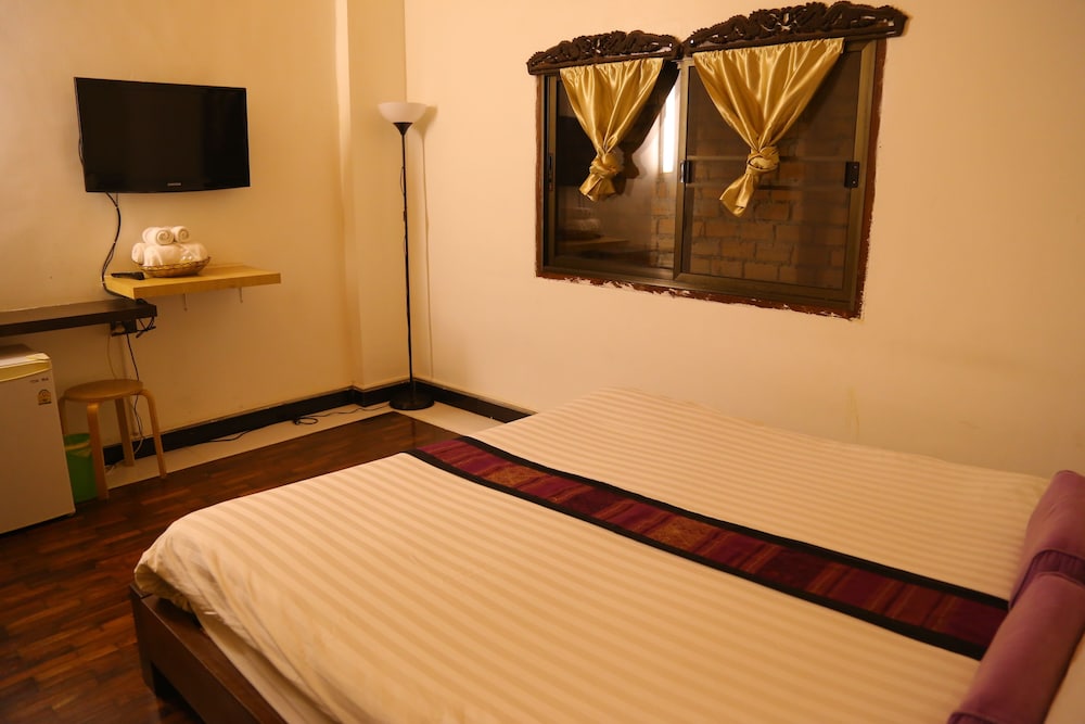 iHouse hotel 11/36