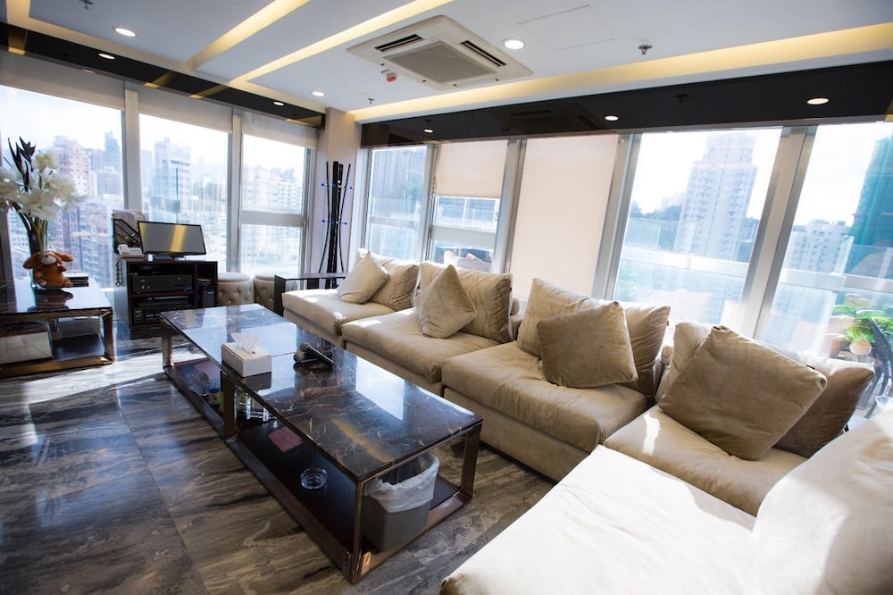O Hotel 14/22