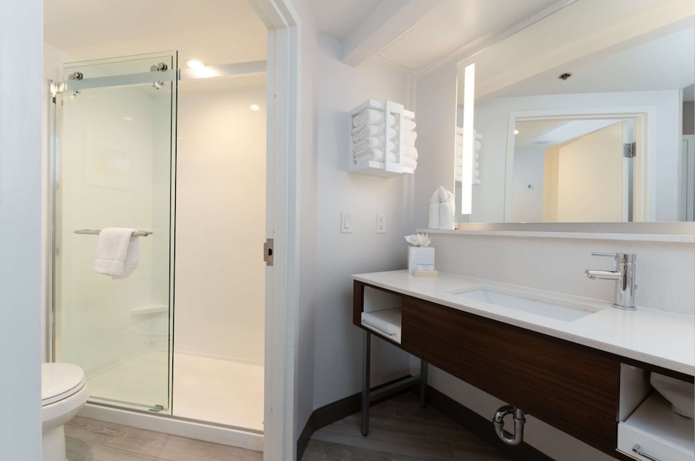 Hampton Inn & Suites Arlington Crystal City DCA 18/64