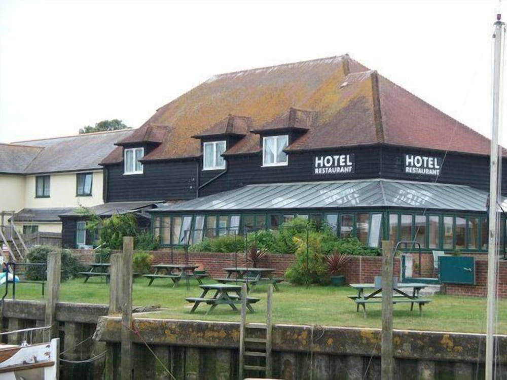 The River Haven Hotel 1/39