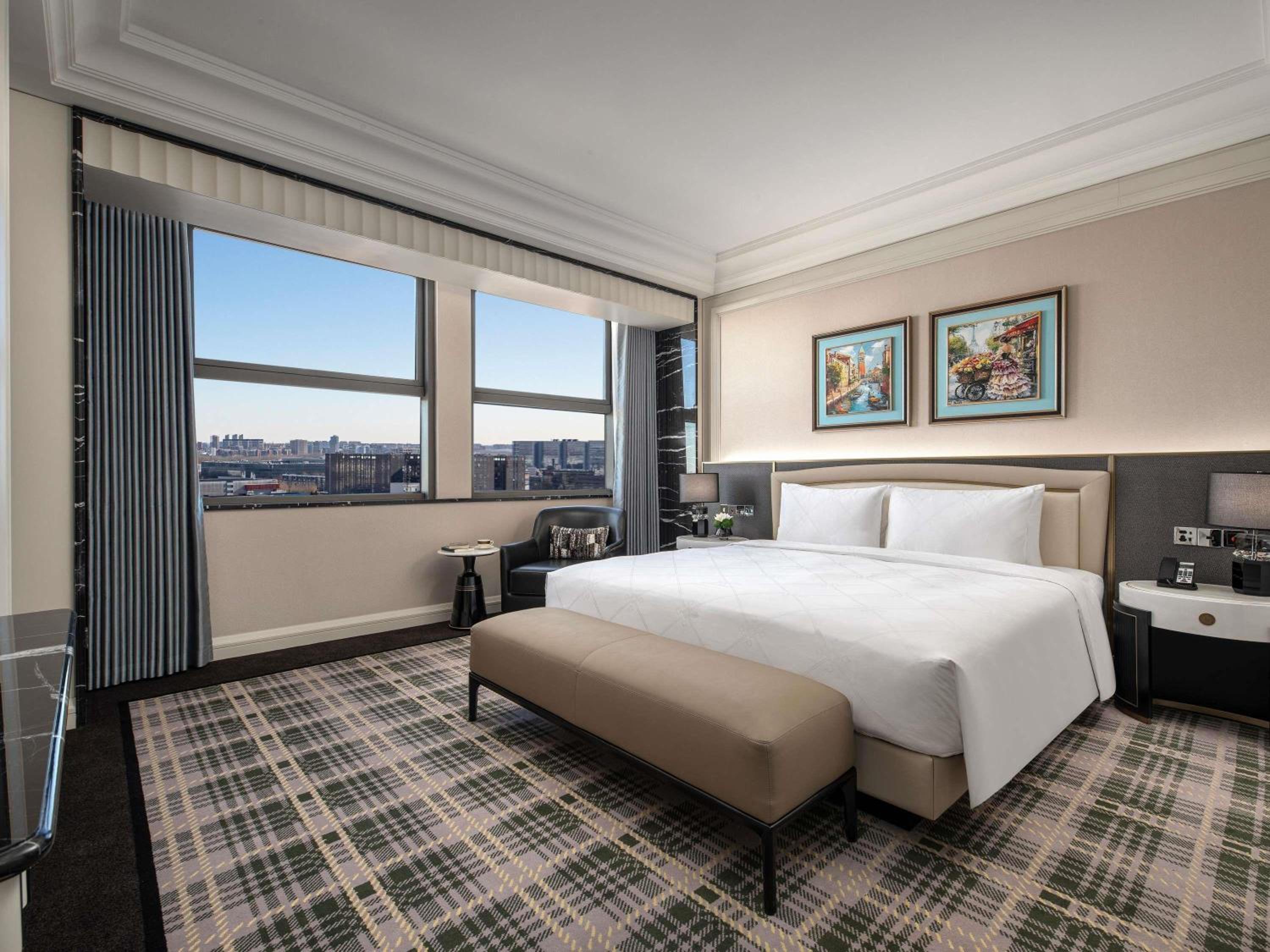 جناح تنفيذي بسرير كينج بمنطقة جلوس مع دخول الصالة في طابق مرتفع، PULLMAN BEIJING SOUTH 3/8