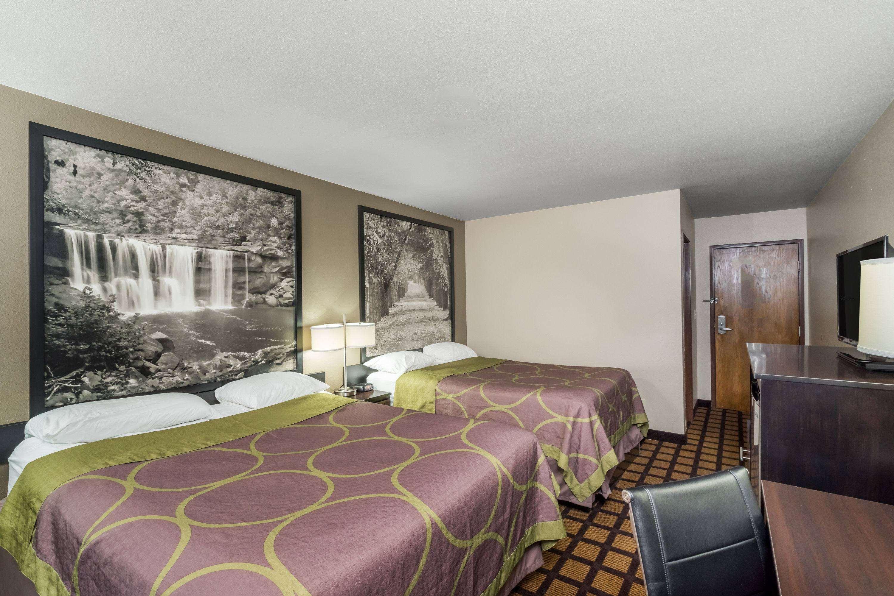 Super 8 by Wyndham Munfordville KY 17/27
