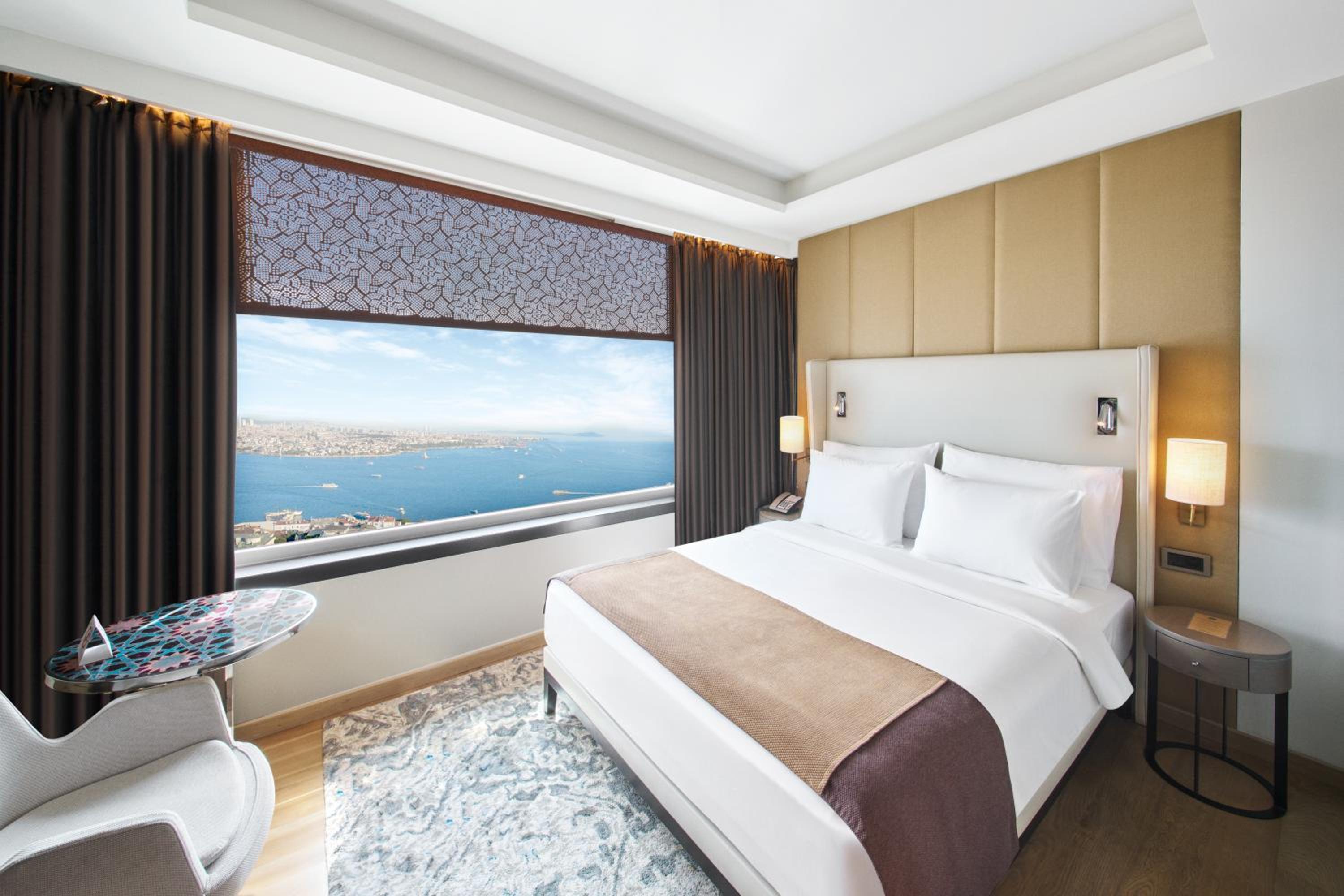 Club, King Bed, Bosphorus View, Lounge Access, Corner