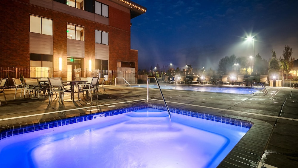 Best Western Premier Boulder Falls Inn 6/66