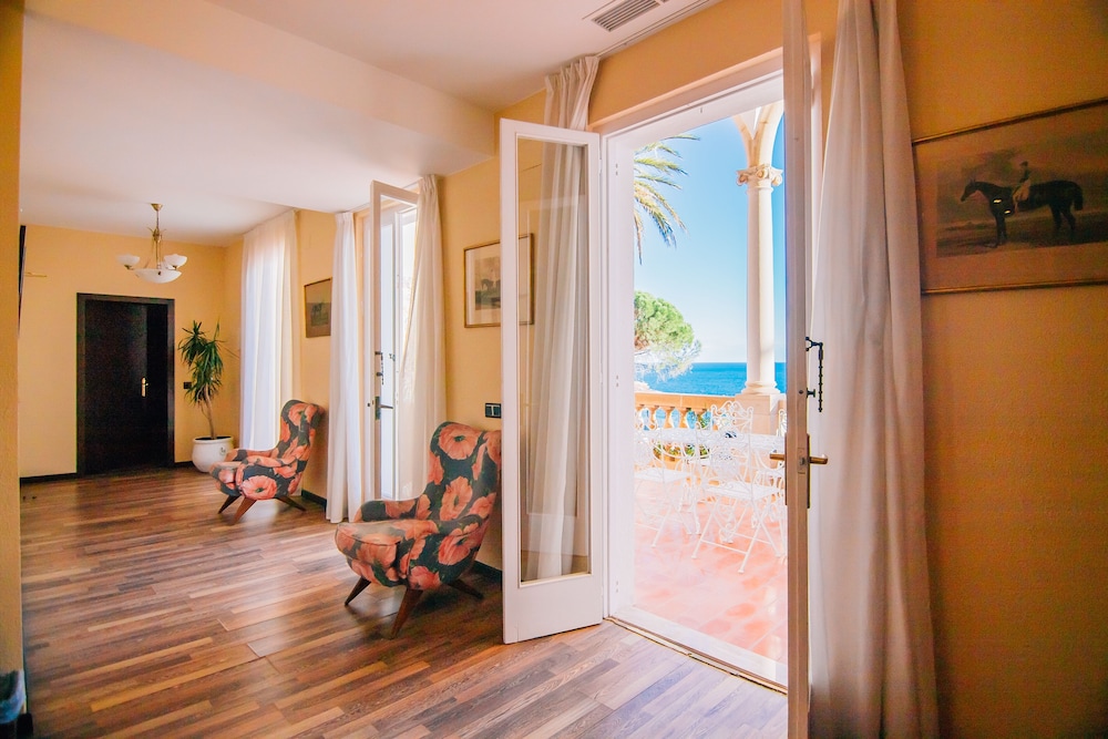 Hotel Roger de Flor by Seleqtta 39/66