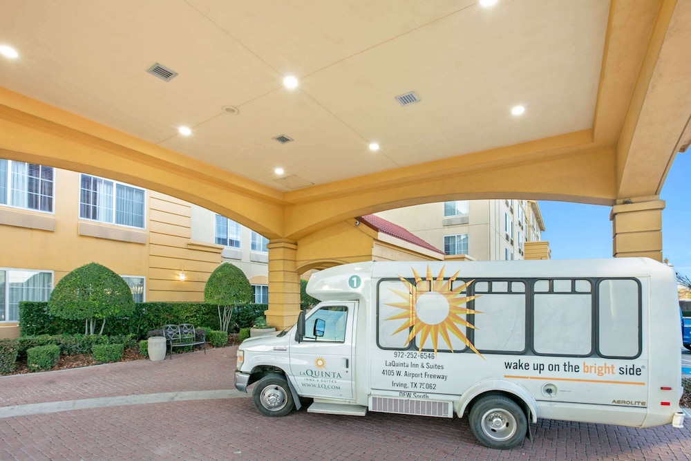 La Quinta Inn & Suites by Wyndham DFW Airport South / Irving 35/52