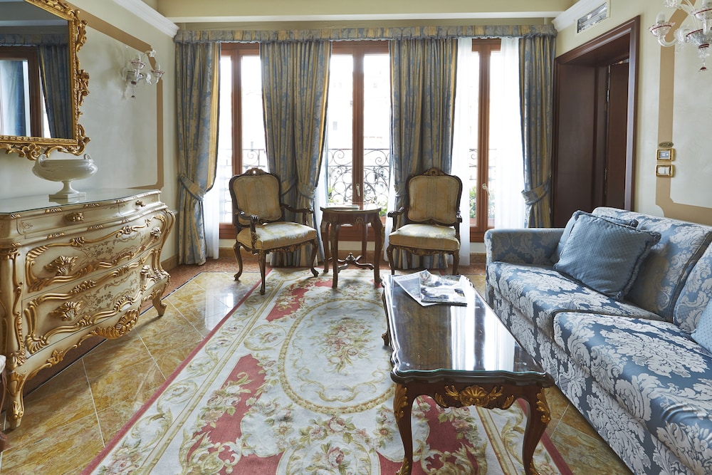 Canal Grande Hotel 28/36