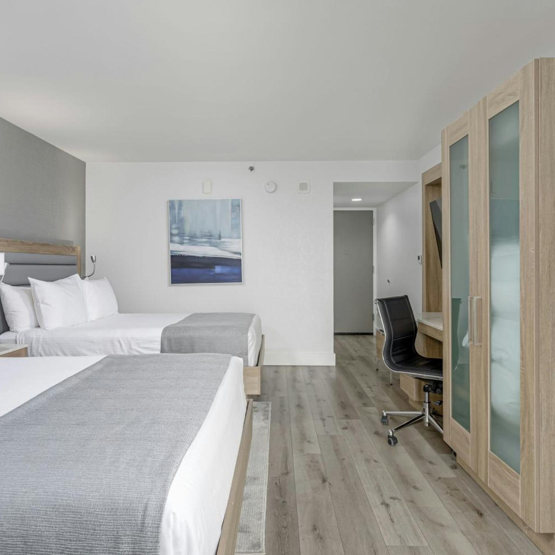 Standard, 2 Queen Beds, Partial Gulf View