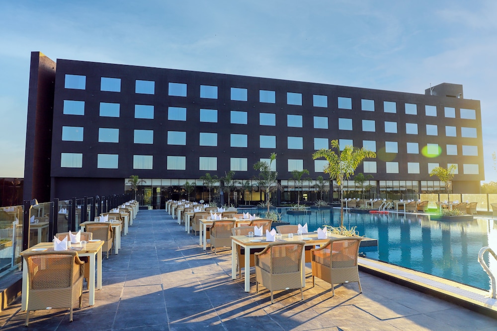 Essentia Luxury Hotel Indore 63/68