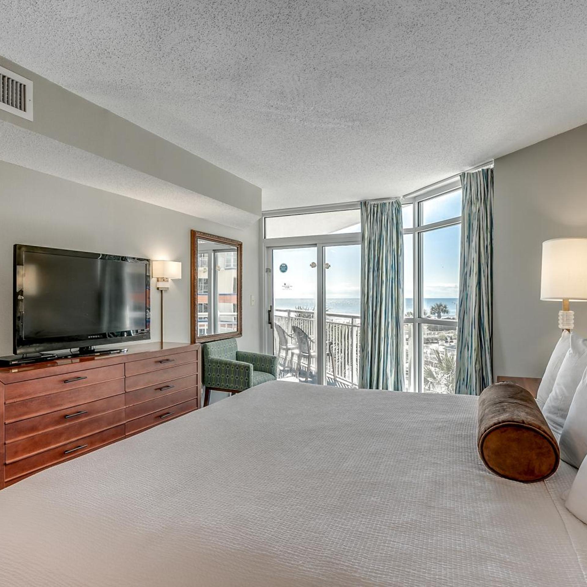 3 Bedrooms, Suite, Ocean Front, Partial View, Corner