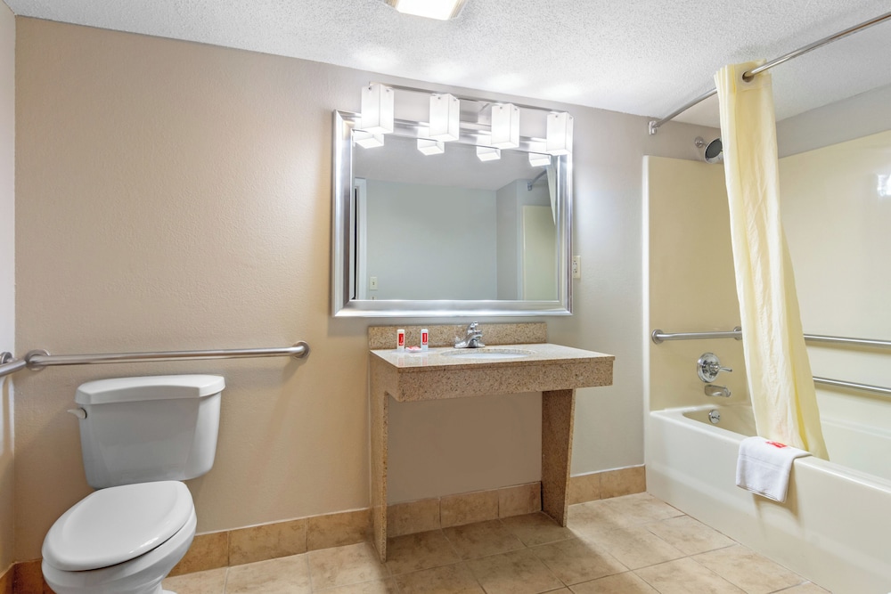 Econo Lodge Byron - Warner Robins 51/52