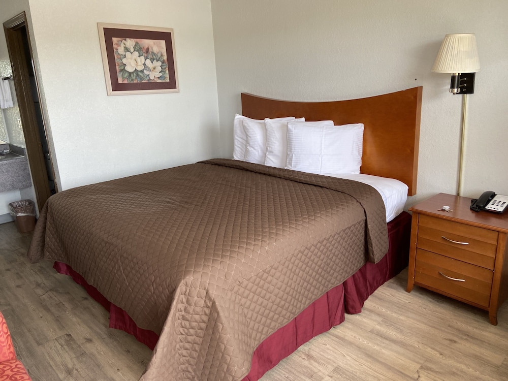 Colonial Inn 12/47