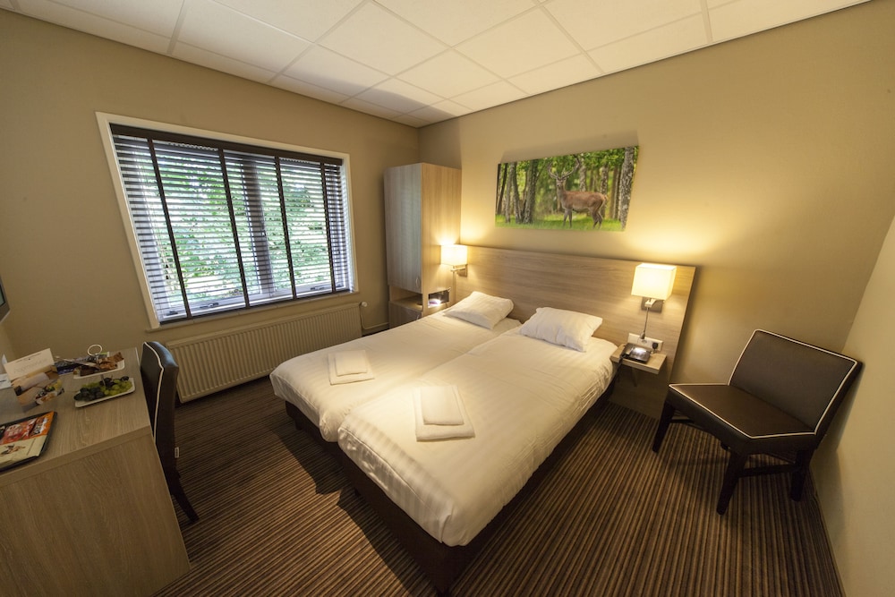 Small Double, Twin Beds