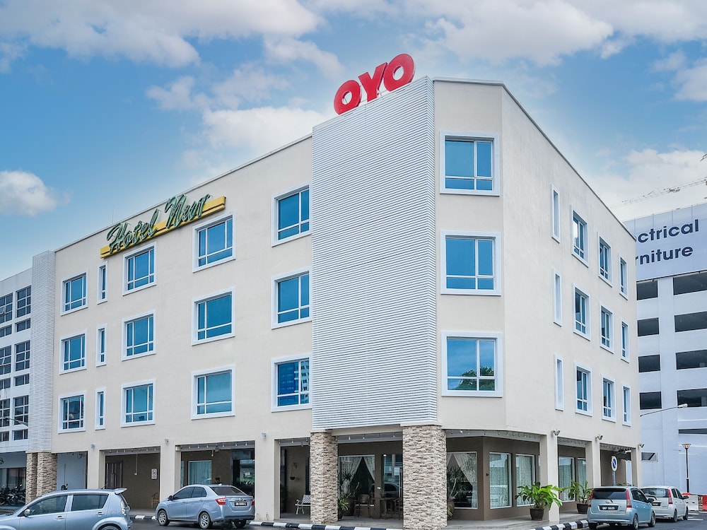 Super OYO 985 Hotel Nur 1/22