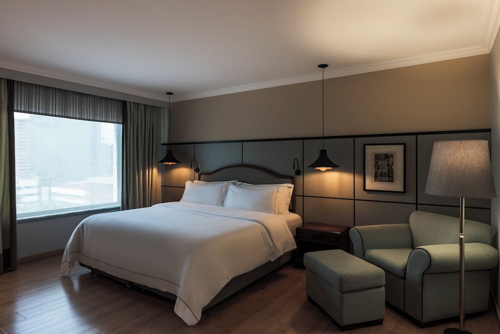 1 BEDROOM, SUITE