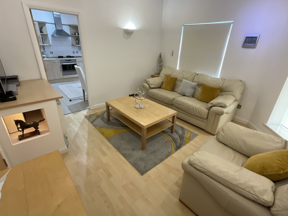 Earle House Serviced Apartments 26/50