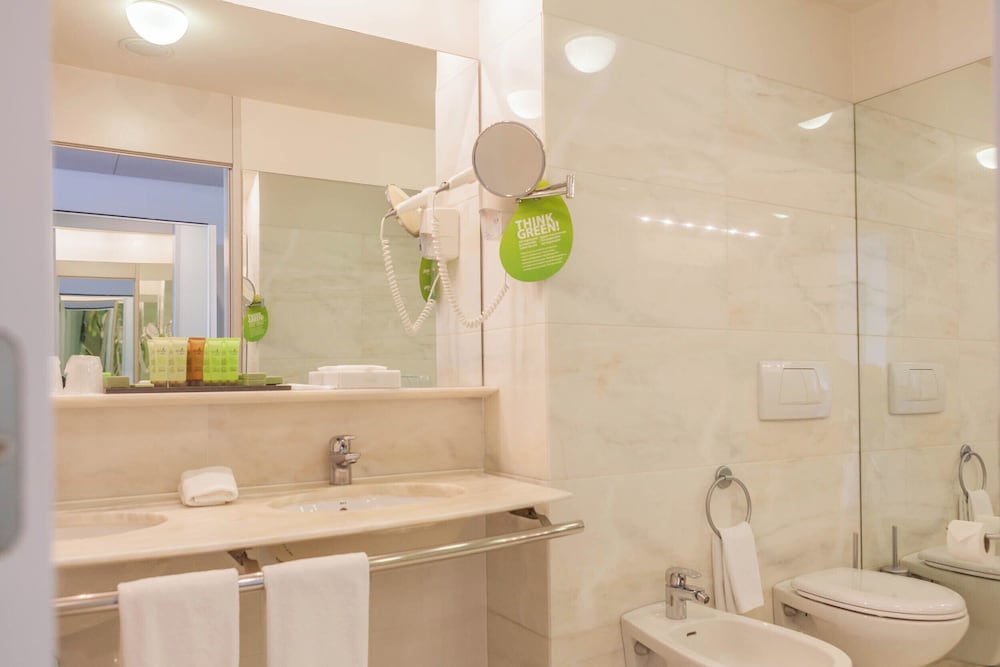 Prestige, Double Bed, Partial Sea View, Garden Area، Vidamar Resort Madeira 3/3