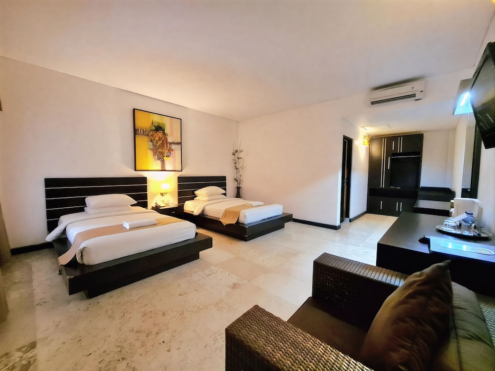 SUPERIOR, TWIN BEDS, NO VIEW