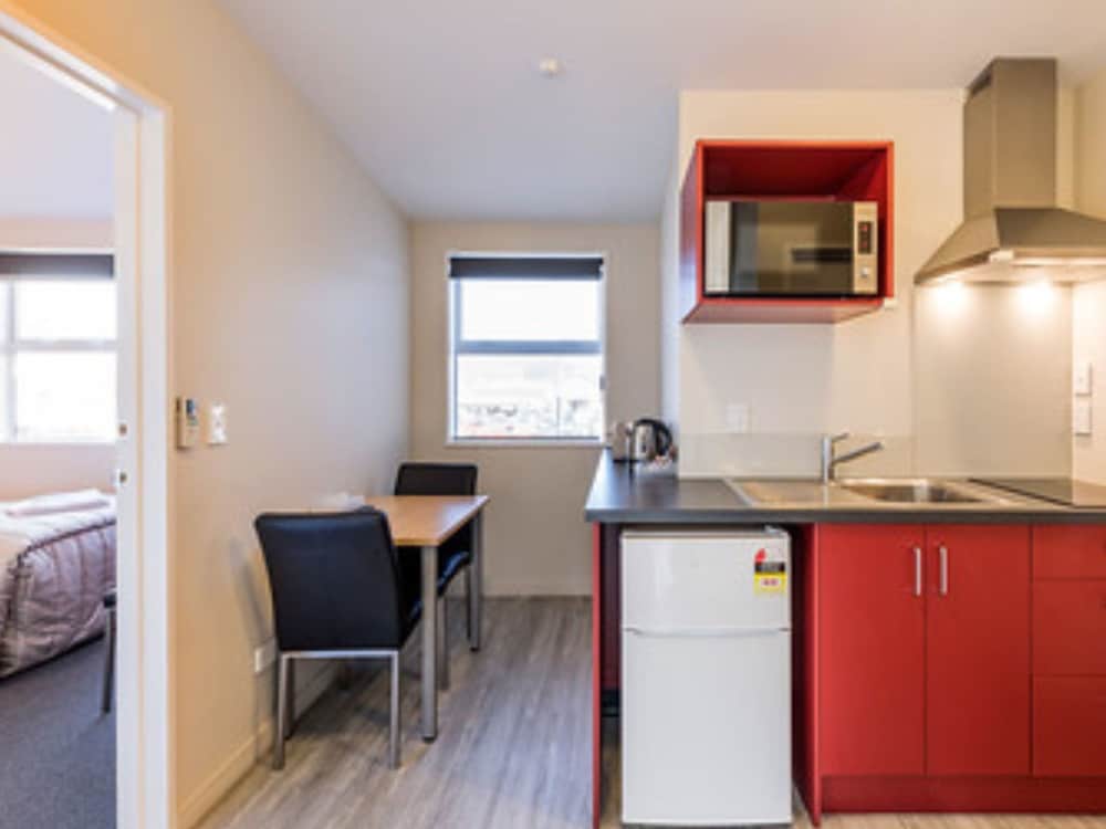 2 Bedrooms, Compact