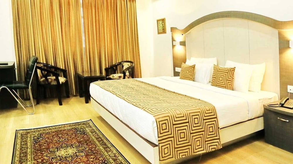 Crown Plaza Residency 20/35