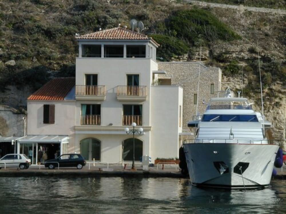 Hotel Genovese 61/70