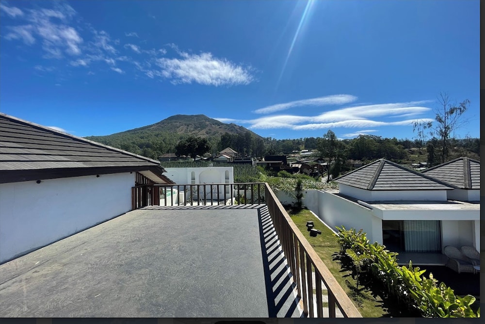 Volcano Side Bali by ZUZU 69/73