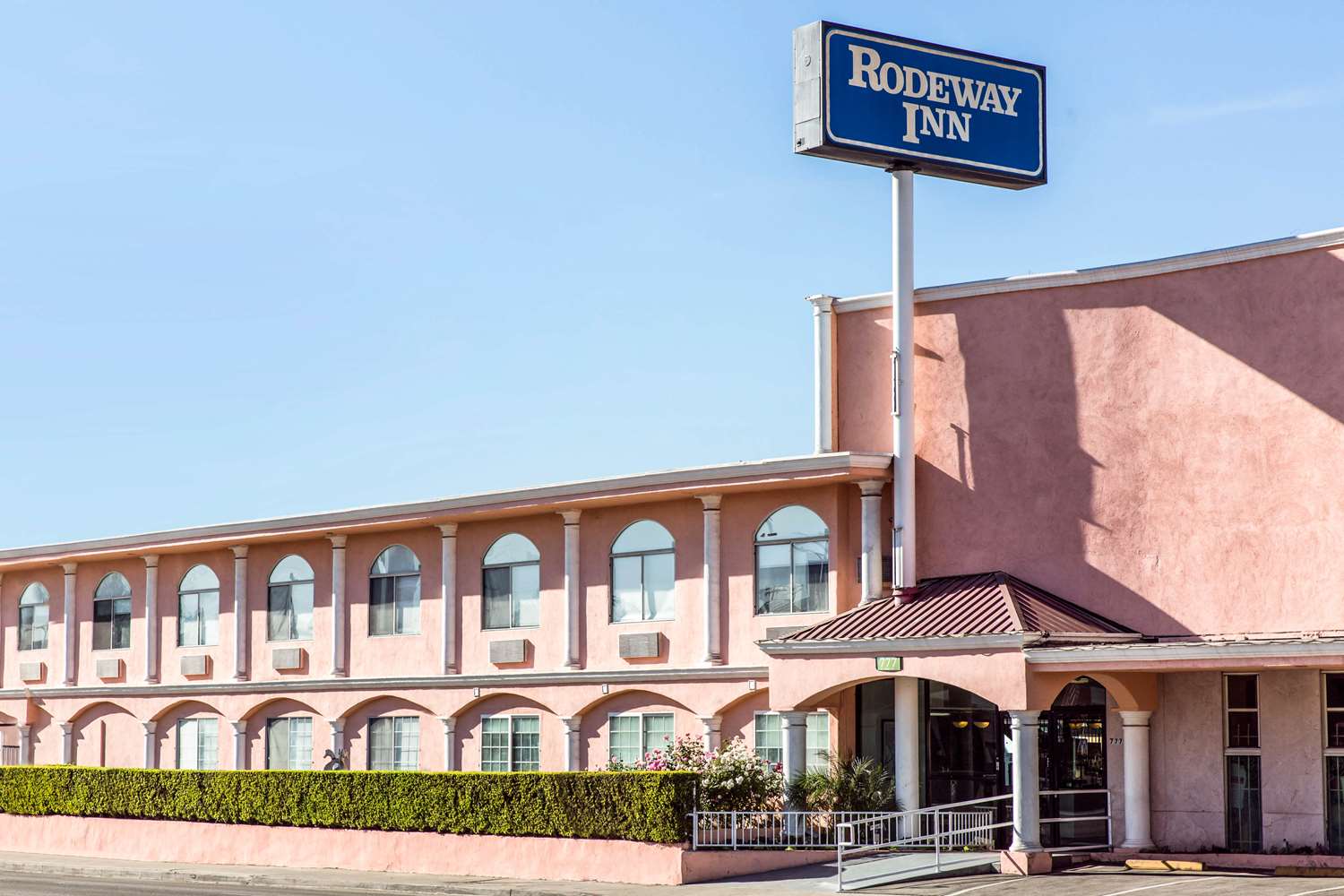 Rodeway Inn near Melrose Ave 1/13