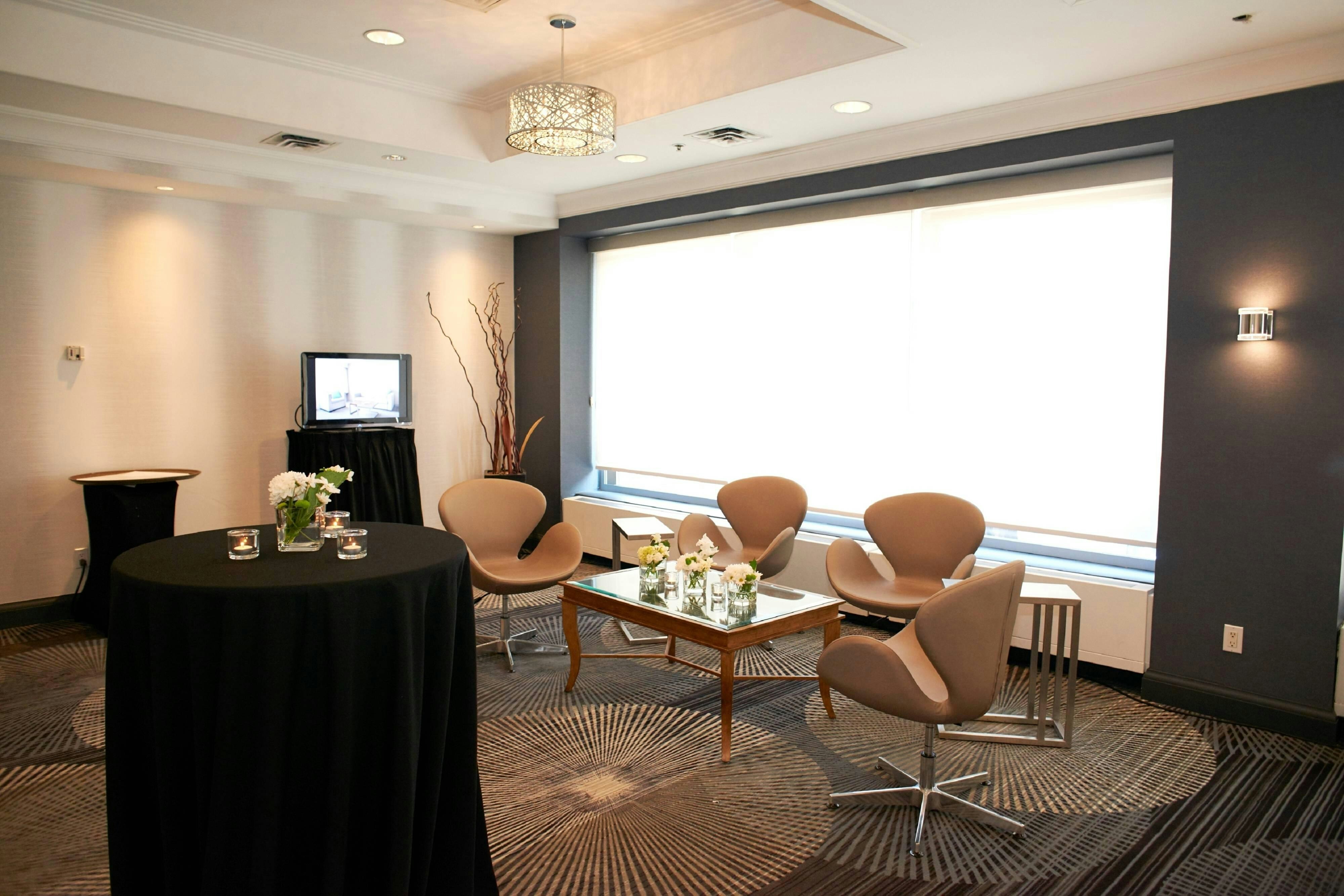 Courtyard By Marriott Downtown Toronto 24/25