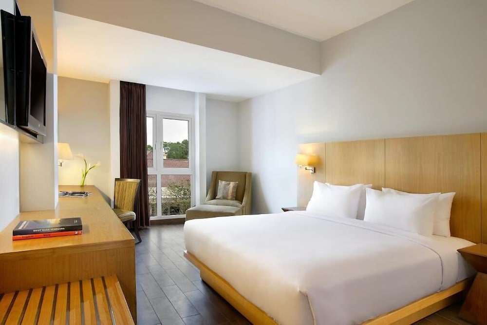 Hotel Santika Mataram 23/70