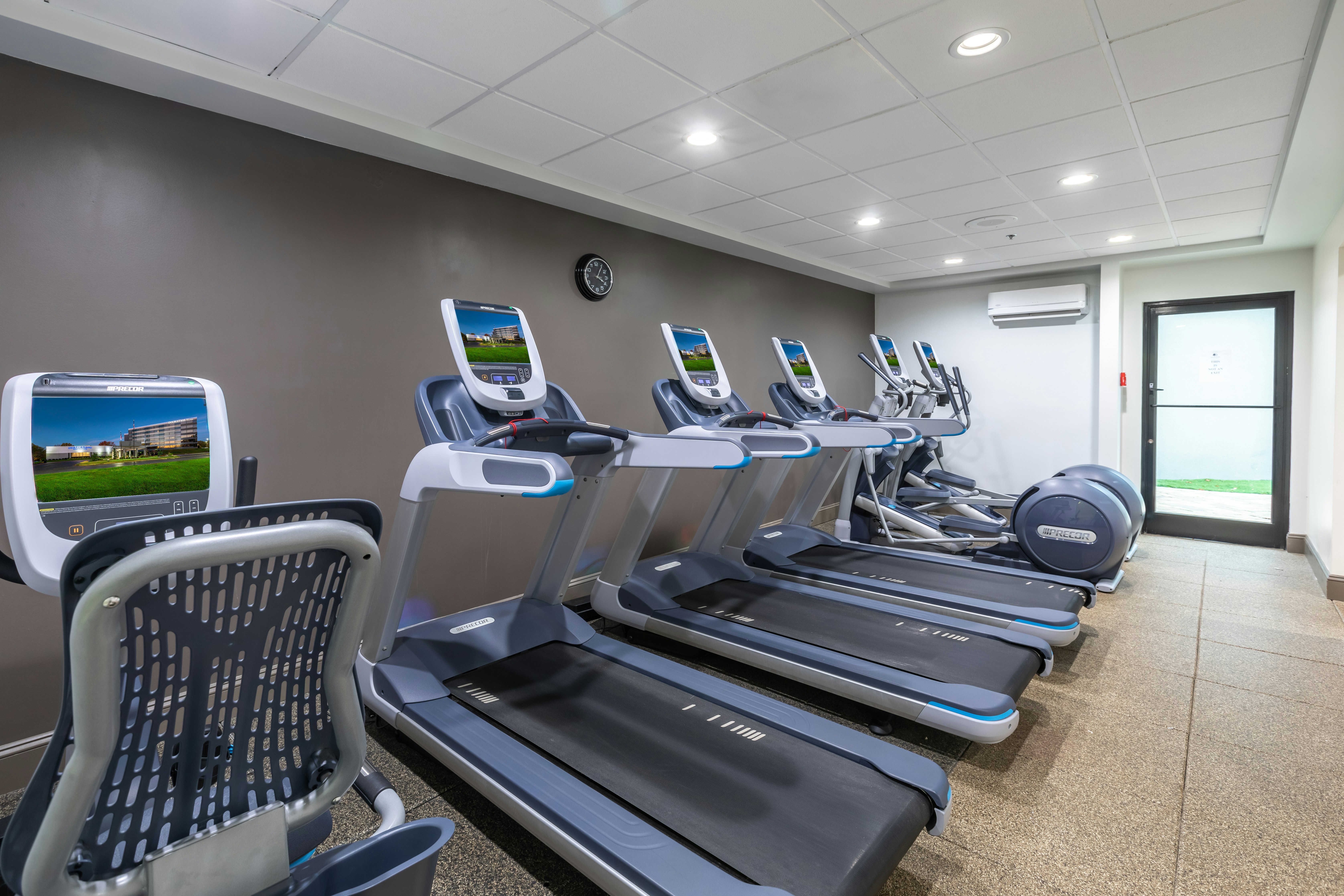 Doubletree By Hilton Hotel Winston Salem - University 30/55