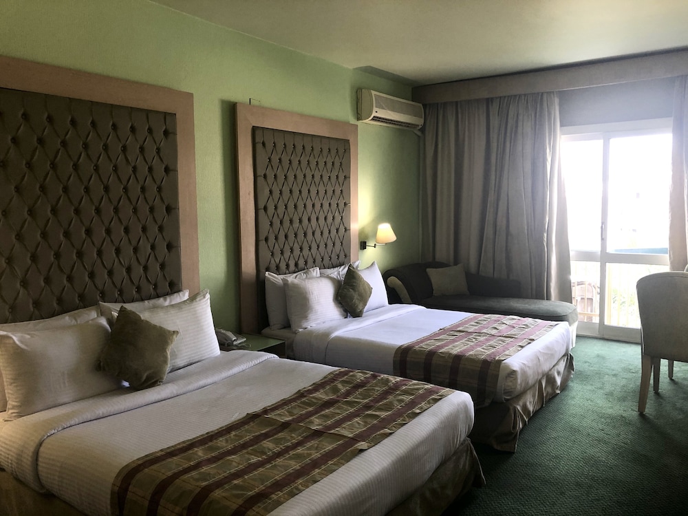 Santana Hotel 13/50