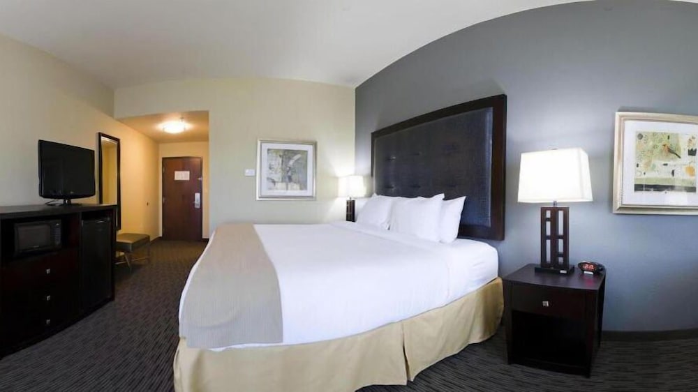 Holiday Inn Express Hotel Suites Waycross 12/56