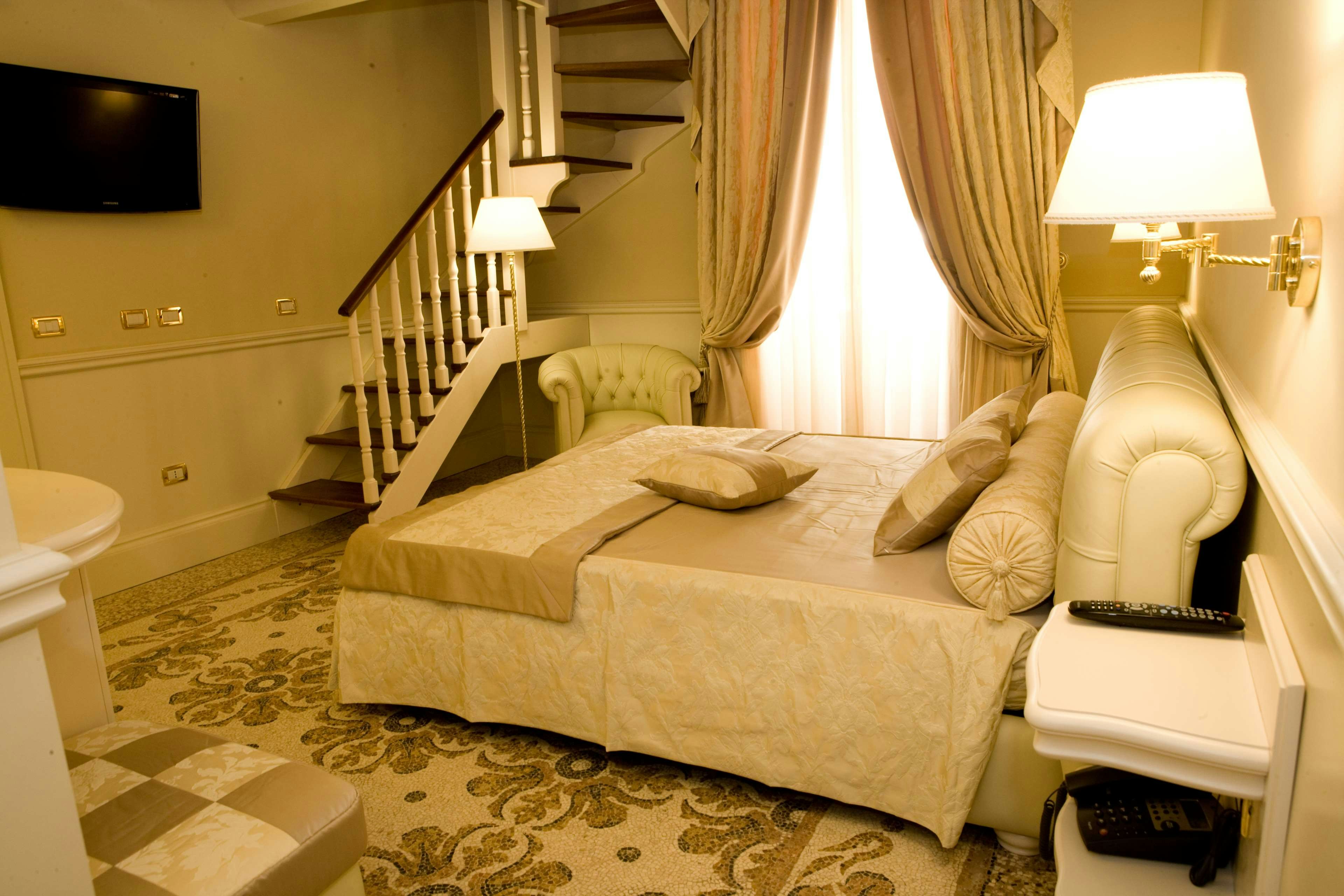 Suite Hotel Santa Chiara 34/50