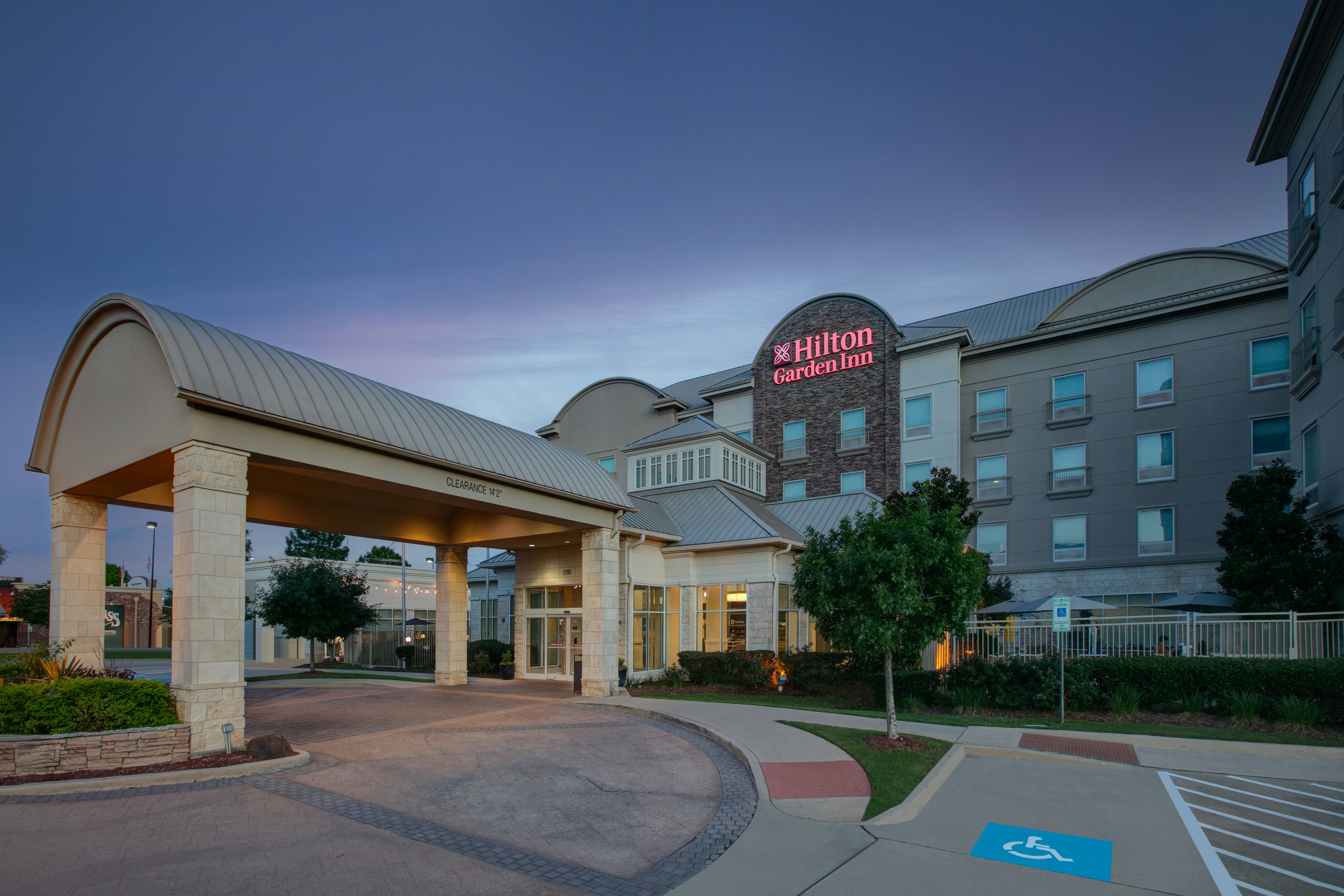 Hilton Garden Inn Dallas/Arlington 67/69